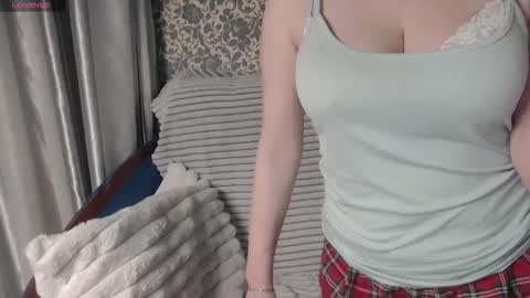 Snapshot of lesanamagic chatting on 02.10.26 LesanaMagic online show from 02.10.26