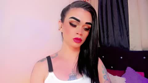 Snapshot of leslie_lorena_ chatting on 10.15.25 Queen online show from 10.15.25