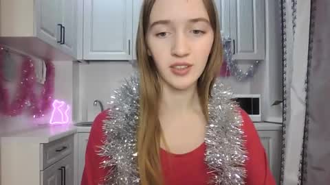 Snapshot of leslie_my_lovee chatting on 12.23.24  LESLIE   online show from 12.23.24