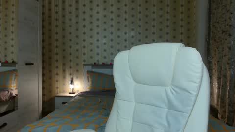 leslie_secret online show from 12.24.24