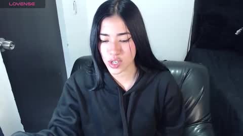 leslie  online show from 01.24.25