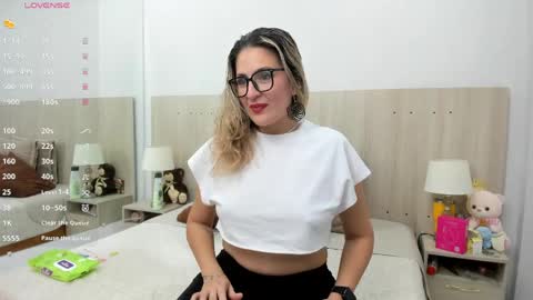 Lesly Santodomingo online show from 05.06.26