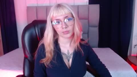 Snapshot of lessboobs_gh chatting on 02.06.25 Less  online show from 02.06.25