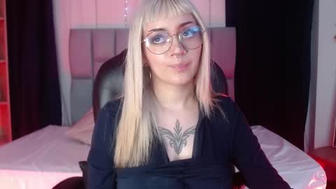 Snapshot of lessboobs_gh chatting on 03.01.25 Less  online show from 03.01.25