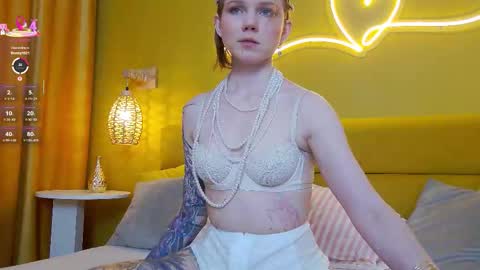 Snapshot of lessysweety chatting on 11.05.25 Lessy online show from 11.05.25