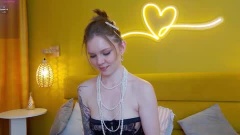 Snapshot of lessysweety chatting on 11.18.25 Lessy online show from 11.18.25