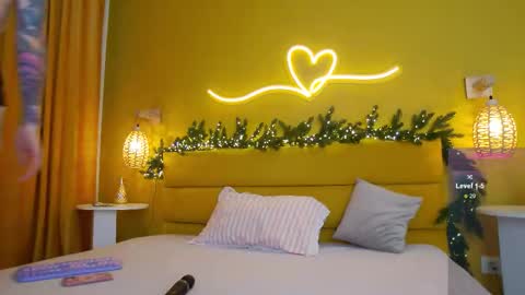 Snapshot of lessysweety chatting on 11.28.25 Lessy online show from 11.28.25