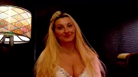 Snapshot of leticiareys chatting on 01.14.26 leticiareys online show from 01.14.26