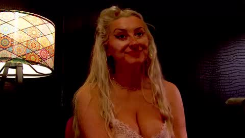 Snapshot of leticiareys chatting on 02.12.26 leticiareys online show from 02.12.26