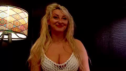 Snapshot of leticiareys chatting on 02.27.26 leticiareys online show from 02.27.26