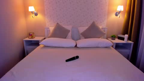 Snapshot of lexi_split chatting on 02.18.25 Lexi GTM2 MonWedThurSatSun 1000am-400pm online show from 02.18.25