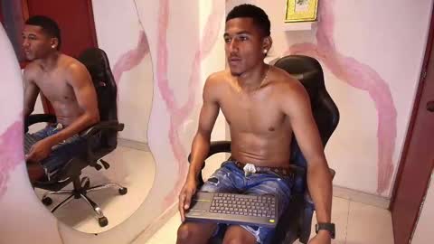 Snapshot of lexianddeker chatting on 09.23.25 Lexi Derek online show from 09.23.25