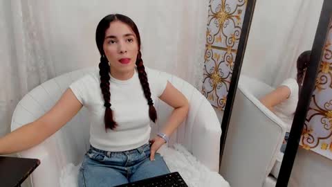 Snapshot of lexicutee chatting on 05.18.26 LexiCutee online show from 05.18.26