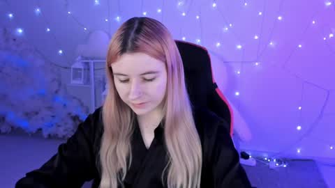 Snapshot of lexiwenford chatting on 12.17.24 Lexi Wenford NO NUDE GODDESS online show from 12.17.24