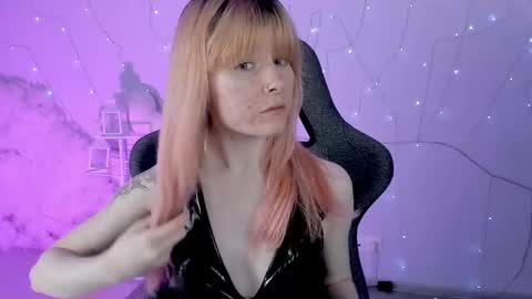 Snapshot of lexiwenford chatting on 02.13.25 Lexi Wenford NO NUDE GODDESS online show from 02.13.25