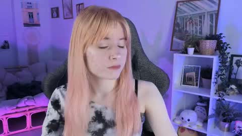 Snapshot of lexiwenford chatting on 03.04.25 Lexi Wenford NO NUDE GODDESS online show from 03.04.25