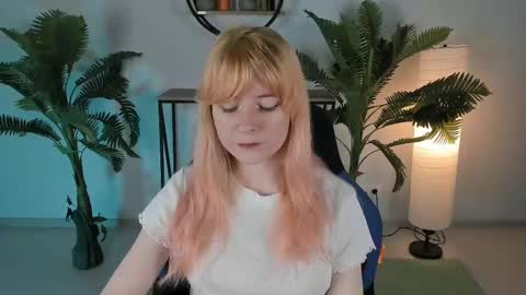 Snapshot of lexiwenford chatting on 03.11.25 Lexi Wenford NO NUDE GODDESS online show from 03.11.25