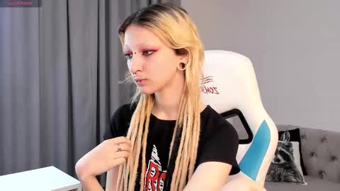 Snapshot of lexy_woorhez chatting on 10.17.25 Lexy online show from 10.17.25