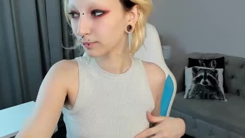 Snapshot of lexy_woorhez chatting on 10.18.25 Lexy online show from 10.18.25