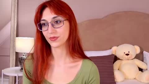 Snapshot of leyaatwood chatting on 06.23.26 leyaatwood online show from 06.23.26