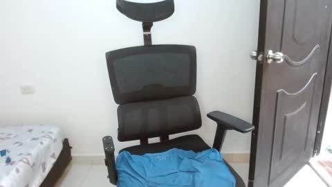 Snapshot of leydy_day chatting on 02.27.26 leydy_day online show from 02.27.26