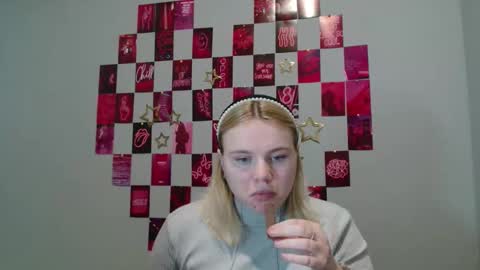 Snapshot of leyla_le chatting on 11.15.25 Leyla online show from 11.15.25