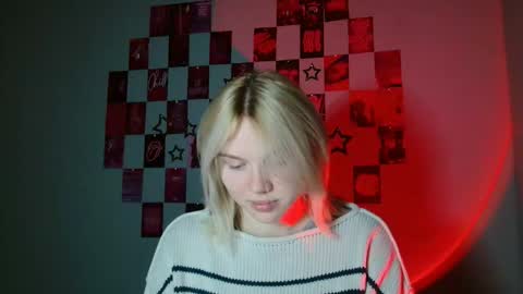 Snapshot of leyla_le chatting on 11.17.25 Leyla online show from 11.17.25