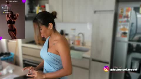 INSTA leylasteel model         online show from 03.05.25