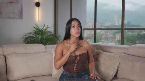 INSTA leylasteel model         online show from 05.02.26