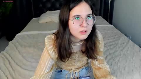 Snapshot of leylamirage chatting on 03.12.26 leylamirage online show from 03.12.26