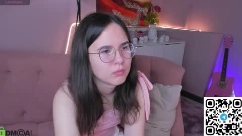 Snapshot of leylamirage chatting on 03.14.26 leylamirage online show from 03.14.26