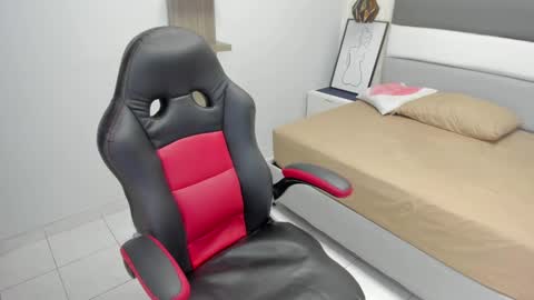 Snapshot of leynabraun chatting on 03.05.25 online show from 03.05.25