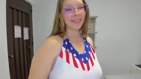 Snapshot of leynabraun chatting on 03.07.25 online show from 03.07.25