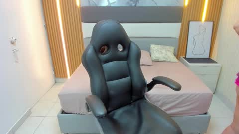 Snapshot of leynabraun chatting on 09.23.25 online show from 09.23.25