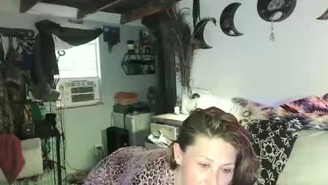 Snapshot of lezbeehonest100 chatting on 09.16.25 Olive Pena online show from 09.16.25