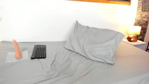 Lia James online show from 02.04.26