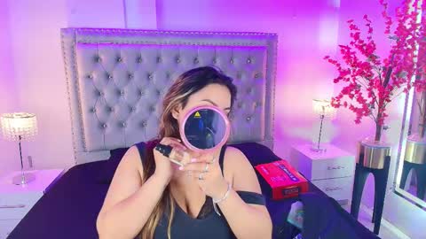 Snapshot of lia_adamsss chatting on 09.18.25 Lia online show from 09.18.25