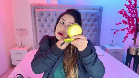 Snapshot of lia_adamsss chatting on 11.05.25 Lia online show from 11.05.25