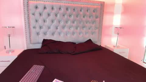 Snapshot of lia_adamsss chatting on 11.25.25 Lia online show from 11.25.25