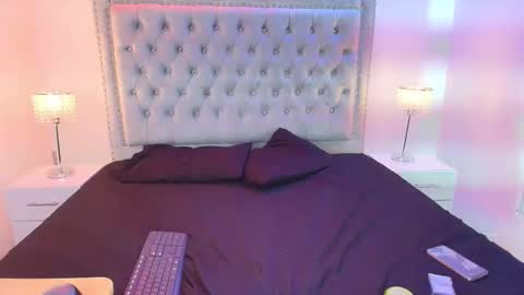 Snapshot of lia_adamsss chatting on 11.29.25 Lia online show from 11.29.25