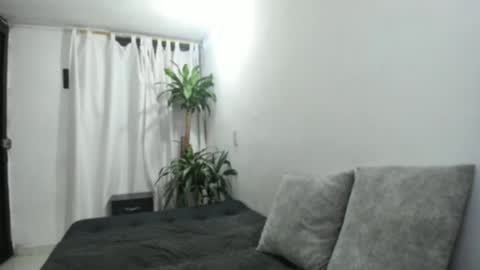 Snapshot of lia_and_felipe chatting on 10.25.25 Lia y Felipe --  online show from 10.25.25