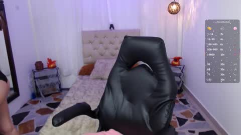 Snapshot of lia_glow chatting on 10.25.25 lia_glow online show from 10.25.25