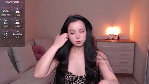 L I A online show from 10.12.25