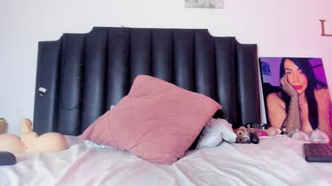 Snapshot of lia_johnsonn chatting on 02.20.25 Lia Jhonson online show from 02.20.25