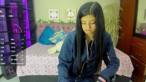 Snapshot of lia_keen chatting on 01.07.25 lia online show from 01.07.25