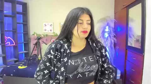 Snapshot of lia_keen chatting on 02.21.25 lia online show from 02.21.25