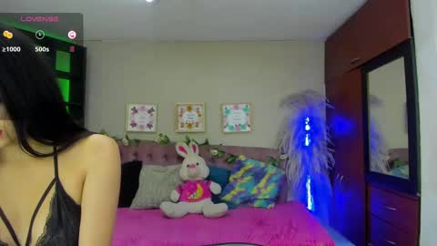 Snapshot of lia_keen chatting on 03.04.25 lia online show from 03.04.25