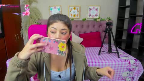 Snapshot of lia_keen chatting on 09.25.25 lia online show from 09.25.25