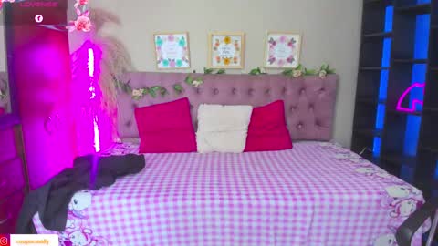 Snapshot of lia_keen chatting on 09.26.25 lia online show from 09.26.25