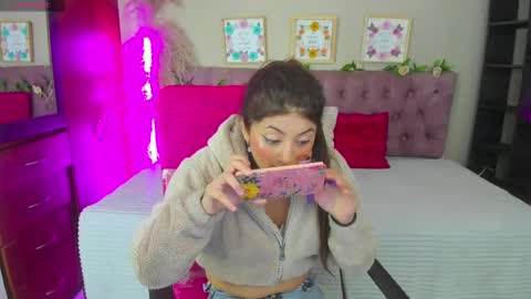 Snapshot of lia_keen chatting on 09.27.25 lia online show from 09.27.25